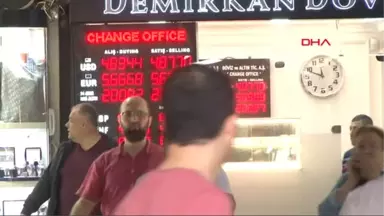 İstanbul Tahtakale'de Bazı Döviz Büroları Alım-Satımı Durdurdu