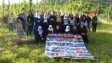 Şırnak Uludereli Aileler, Mezar Başında Aihm, Avukat ve Siyasetçilere Tepki Gösterdi