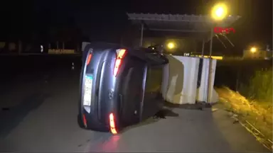 Adana Otomobil, Polis Kontrol Noktasına Çarptı, 1'i Polis 2 Yaralı