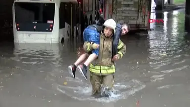 İncirli Alt Geçidinde Mahsur Kalanlar Böyle Kurtarıldı