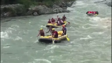 Spor Bakanı Bak, Fırtına Deresinde Rafting Yaptı