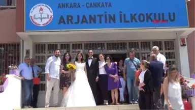 Gelin ve Damat Düğünden Önce Sandık Başına Geçti