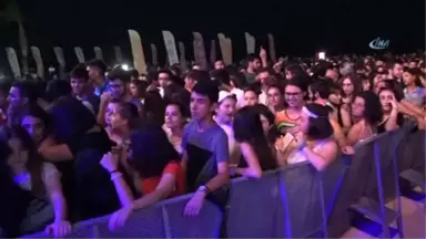 Güneş Festivalinde Duman Coşkusu