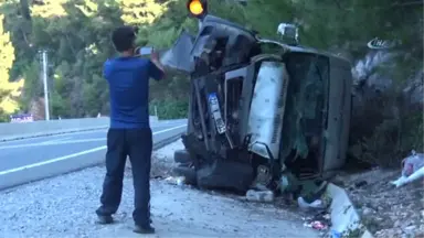 Tatil Yolunda Kaza: 20 Yaralı