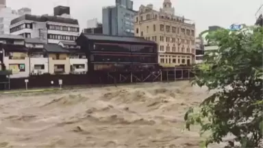 Japonya'da Şiddetli Yağışlar 1 Kişinin Ölümüne Neden Oldu