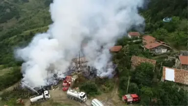 Eve Düşen Yıldırım 30 Hanelik Köyü Yok Ediyordu... Yangın Bölgesi Havadan Görüntülendi