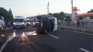 Muğla Tur Minibüsü Traktöre Çarptı: 6'sı Turist, 8 Yaralı