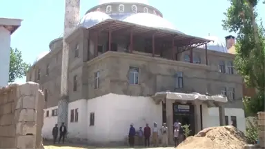 Teröristlerin Tahrip Ettiği Camilerde Çocuklar Yeniden Kur'an Öğreniyor