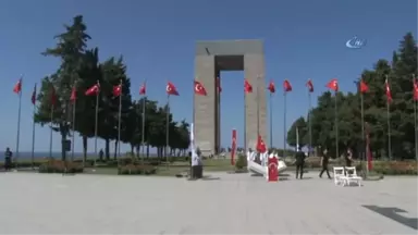 15 Temmuz Demokrasi ve Milli Birlik Günü Dolayısıyla Şehitler Abidesi'nde Tören Düzenlendi