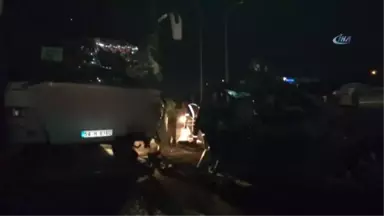 Kocaeli Tem Otoyolunda Yolcu Otobüsü Lastiği Patlayan Otomobile Çarptı: 3 Yaralı