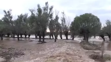 Afyonkarahisar'da Sağanak Hayatı Olumsuz Etkiledi (4)