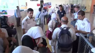 Mardin'den Kutsal Topraklara Gidecek Hacı Adayları Dualarla Uğurlandı.