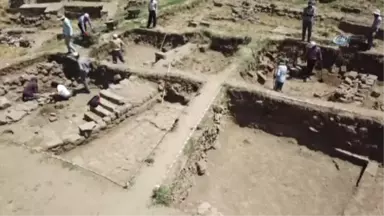 Bitlis Kalesinde Bulunan Osmanlı Dönemine Ait Mezar Havadan Görüntülendi