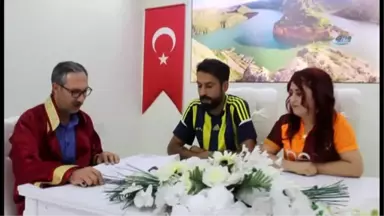 Ezeli Rakipler Nikahta Buluştu