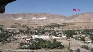 Batman Hasankeyf'te 611 Yıllık Minarenin Numaralandırılan Taşları Sökülmeye Başlandı