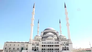 Kocatepe Camisi, Selimiye ve Sultanahmet'in İzlerini Taşıyor (1)