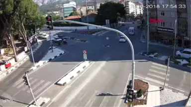 Manisa Trafik Kazaları Mobese Kameralarına Takıldı Hd