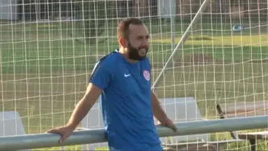 Antalyaspor'da Yeniden Başkan Olan Öztürk, Antrenmanı İzledi