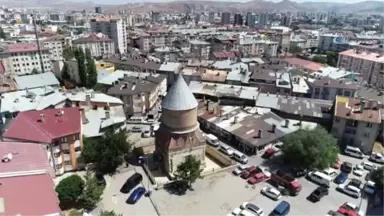 Dabaz' Hastalığına Yakalananlar Bu Minareye Geliyor