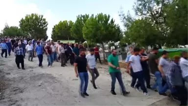 Almanya'da Trafik Kazasında Ölen Baba ile Kızı Toprağa Verildi