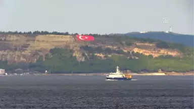 Rus Arama Kurtarma Gemisi Çanakkale Boğazı'ndan Geçti