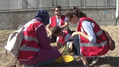 Çocuklar, Toprağa Gömdükleri Kapsüllerle Geleceğe Mesaj Gönderdi