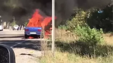 Alev Alev Yanan Otomobilden Sürücü ve Eşi Son Anda Kurtuldu