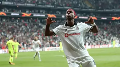 Beşiktaş Teknik Direktörü Şenol Güneş, Ryan Babel'i Forvette Oynatmayı Planlıyor