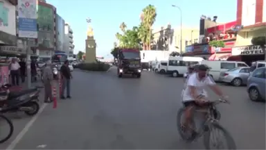 Yangına Gelen İtfaiyecilere Çiçekli ve Baklavalı Karşılama