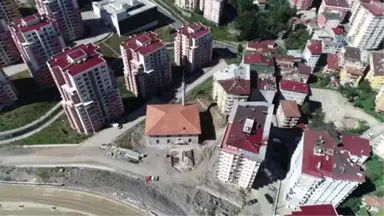 Yıkılan Orta Camii'nin Yerine Timya Vadisi'nde Yapılan Caminin İnşaatı Sürüyor