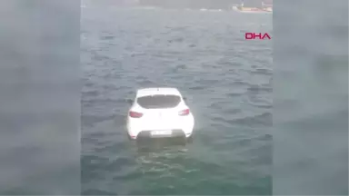 Sarıyer'de Fotoğraf Çektirip Otomobili Denize Attı