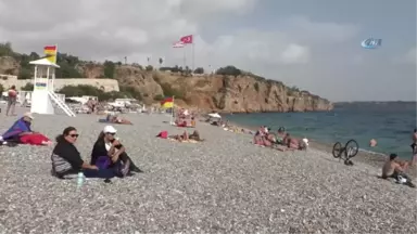 Antalya'da Deniz, Kum ve Güneş Sezonu Kapanmadı