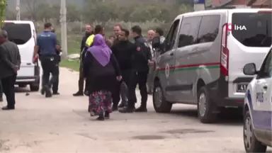 Kocaeli'de Vahşet...tartıştığı Üvey Annesini Boğazını Keserek Öldürdü