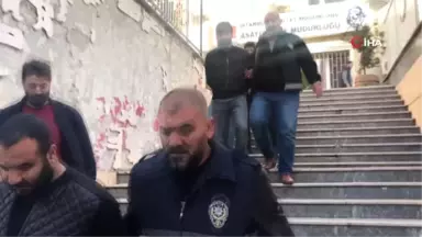 Beyoğlu'nda Pencereden Oğlunun Kavga Etiğini Gören Kadın Kurşunların Hedefi Oldu