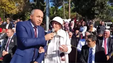 Asırlık Çınar Kıymet Öğretmen Bayramda Şiir Okudu