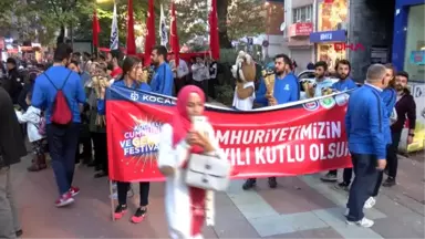 Kocaeli İzmit'te Binlerce Kişi Fener Alayında Yürüdü