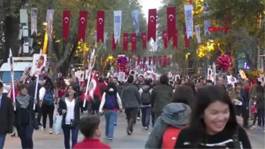 İstanbul Bağdat Caddesi Kırmızı Beyaza Büründü