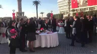 Konak Meydanı'nda Cumhuriyet Resepsiyonu