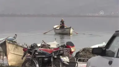 Marmara Gölü'nde Sular Çekiliyor