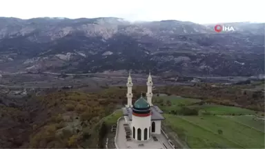 Bu Caminin Eşi Benzeri Yok...kubbesi Camla Kaplı Cami Havadan Görüntülendi