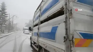 Şuhut'ta Mevsimin İlk Karı Yağdı