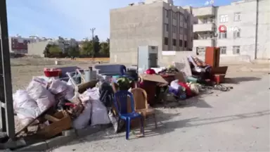 6 Kişilik Aile Kış Günü Eşyalarıyla Birlikte Sokağa Atıldı