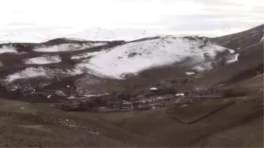 Nur Banu Öğretmen Köylünün Gönlünde Taht Kurdu (1)