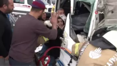 Kuzey Marmara Otoyolu Paşaköy Yol Ayrımında Özel Bir Sağlık Merkezine Ait Gezici Röntgen Aracı,...