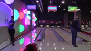 Öğretmenler Bu Kez Okulda Değil, Bowling Turnuvasında Buluştu