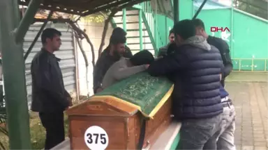 Kocaeli Servisi Kaçıran Çocukları Okula Götürürken Tır'a Çarptı 2 Ölü, 2 Yaralı