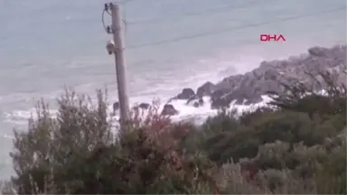 Antalya Demre'de Şiddetli Yağış Seralarda Zarara Yol Açtı