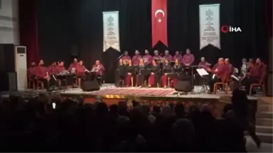 85 Yaşındaki Kadın Sesiyle Mest Etti