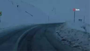 Ardahan'da Ulaşıma Kar ve Tipi Engeli