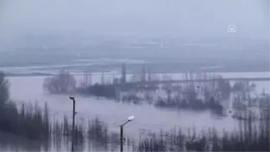 Dicle Barajı'nın Kapaklarından Biri Yağış Nedeniyle Koptu (7)